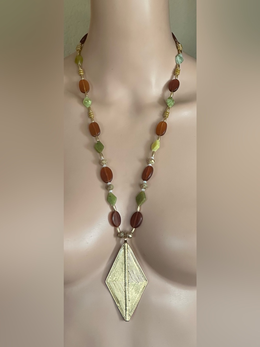 32 inch Jade and Brass Necklace NWOT - Picture 6 of 8